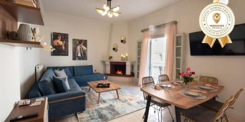 Living room, Seating area, Dining area, fireplace