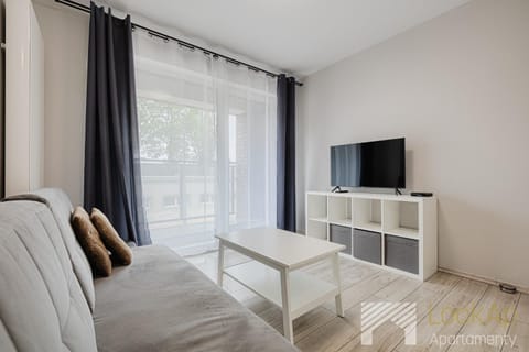 Communal lounge/ TV room, Bed, TV and multimedia, Living room, Photo of the whole room, Seating area