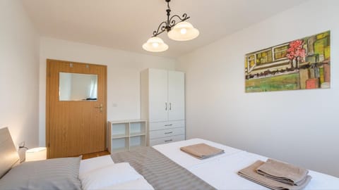 Apartment Giulia with Sea View in Novigrad Bed and Breakfast in Novigrad