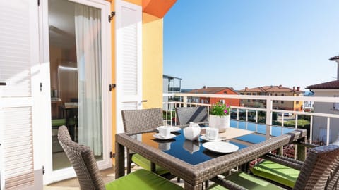 Apartment Giulia with Sea View in Novigrad Bed and Breakfast in Novigrad