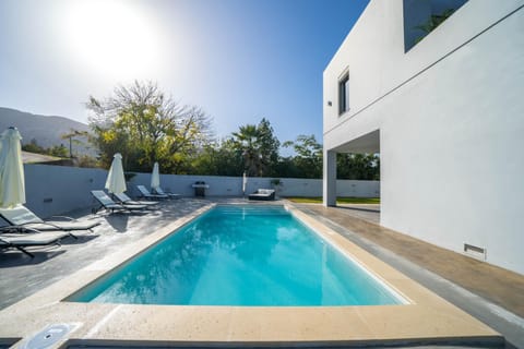 Pool view, Swimming pool, sunbed