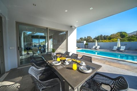 Balcony/Terrace, Seating area, Pool view, Swimming pool, sunbed