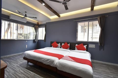 Bedroom, fireplace