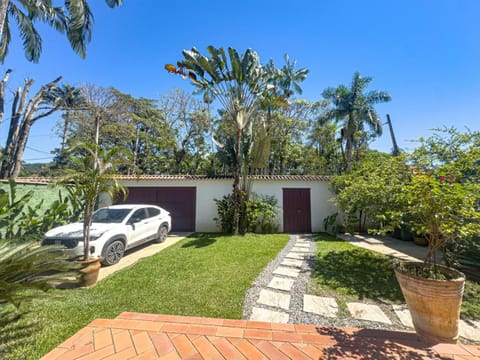 Property building, Garden, Parking