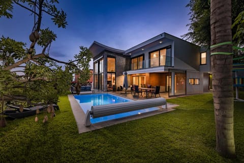 Garden, Swimming pool