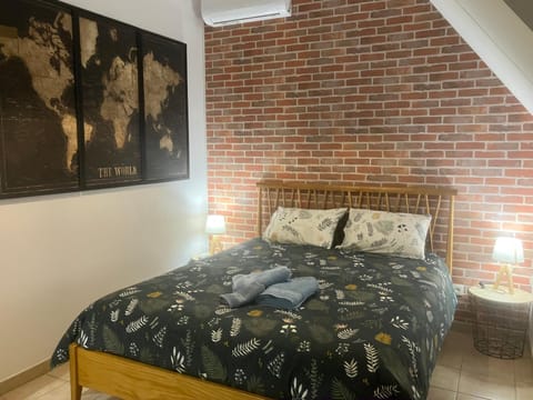 Bed, Photo of the whole room, Bedroom, air conditioner