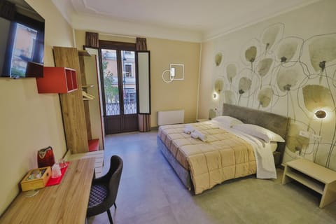 Bed, TV and multimedia, Photo of the whole room, Bedroom, towels