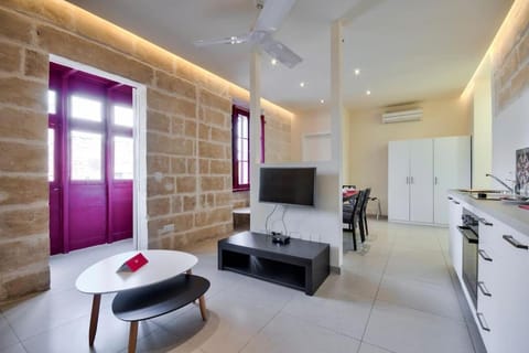 TV and multimedia, Living room, Seating area, Dining area, air conditioner