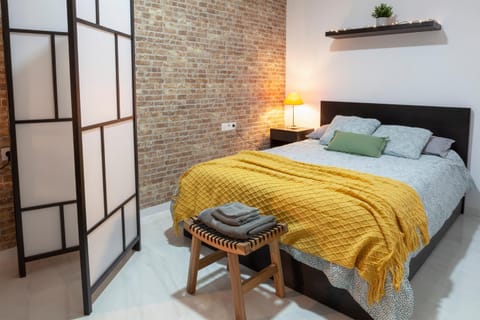 Bed, Decorative detail, Bedroom, towels