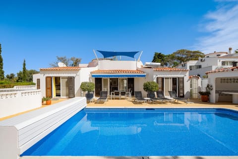 Property building, Pool view, Swimming pool, Swimming pool, sunbed