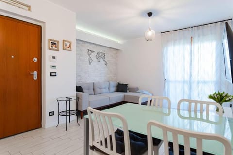 Living room, Seating area, Dining area, air conditioner