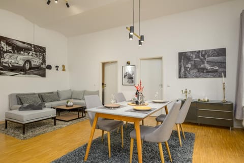 Living room, Photo of the whole room, Seating area, Dining area