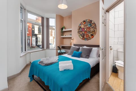 Bed, Photo of the whole room, Bedroom