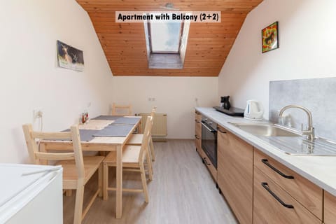 Kitchen or kitchenette, Dining area, pet friendly, stove, kitchen