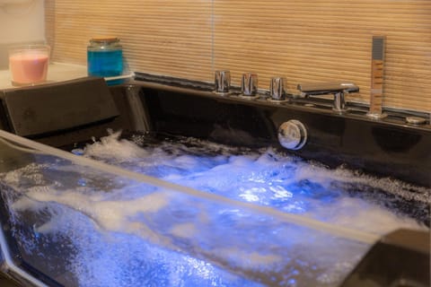 Hot Tub, Hot Tub, Spa and wellness centre/facilities