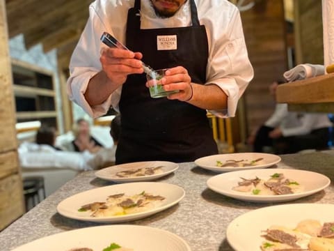 Chalet de luxe avec piscine, sauna, hammam, cinéma et salle de jeu - FR-1-694-3 Chalet in Val dIsere