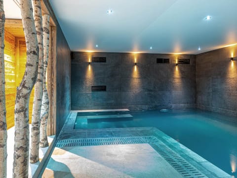 Chalet de luxe avec piscine, sauna, hammam, cinéma et salle de jeu - FR-1-694-3 Chalet in Val dIsere