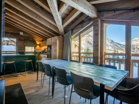 Luxueux appartement sous charpente proche des pistes - 10 pers - FR-1-694-90 Apartment in Val dIsere