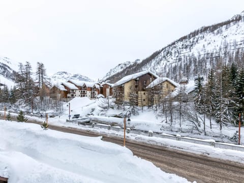 Charmant duplex 3 pièces avec balcon sud, près du centre et des pistes, parking, WiFi - FR-1-694-145 Apartment in Val dIsere