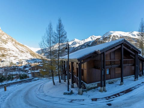Appartement haut de gamme avec terrasse et accès skis aux pieds à Val-d'Isère - FR-1-694-206 Apartment in Val dIsere
