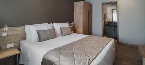 Bed, Bathroom, Bedroom, microwave, air conditioner