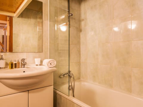 Spacieux appartement 9 pers. à Val-d'Isère, skis aux pieds, Wi-Fi, proche commodités - FR-1-694-306 Apartment in Val dIsere