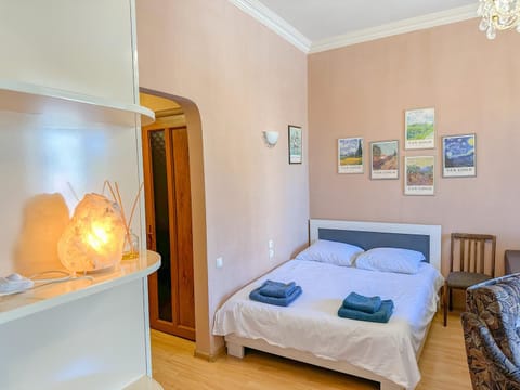 Bed, Bedroom, towels