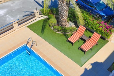 Garden, Area and facilities, Swimming pool, sunbed