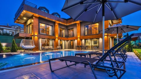Property building, Night, Pool view, Swimming pool, sunbed