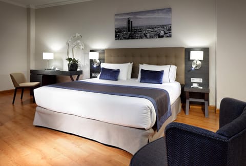 Bed, Photo of the whole room, Decorative detail, Bedroom