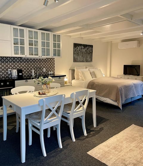 Property building, Kitchen or kitchenette