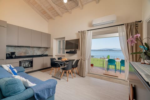 Balcony/Terrace, Kitchen or kitchenette, Living room, Sea view, dishwasher, oven, stove, washing machine, air conditioner