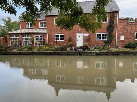 Property building, Spring, Natural landscape, Lake view