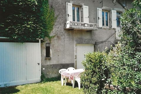 Property building, Garden, Balcony/Terrace