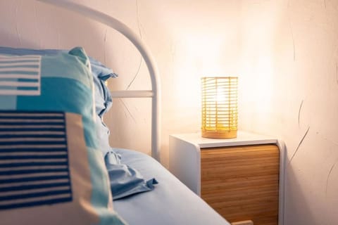 Charmant à 600 m des plages proche des commerces LESCLESDENICOLE Apartment in Hyères