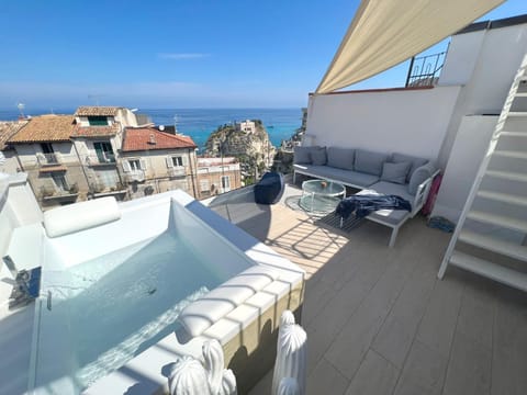Balcony/Terrace, City view, Sea view, sunbed