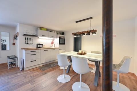 Dining area, kitchen