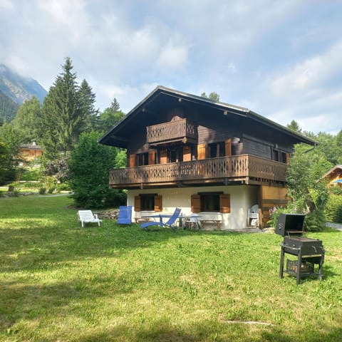 Property building, Spring, Natural landscape, BBQ facilities, Garden, Garden view, Mountain view, sunbed