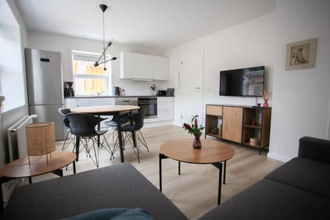 TV and multimedia, Kitchen or kitchenette, Seating area, Dining area