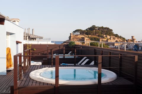 Hot Tub, View (from property/room), Balcony/Terrace, sunbed