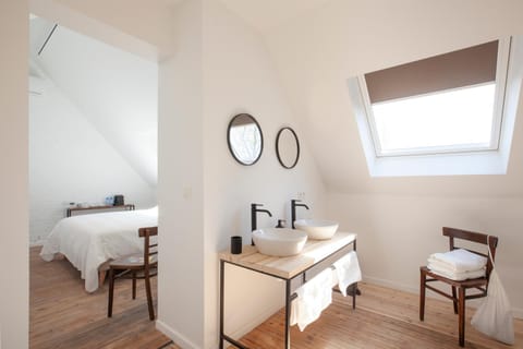 Bathroom, Bedroom