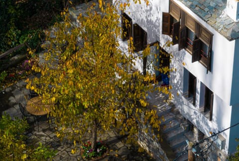 Property building, Patio, Balcony/Terrace, Autumn