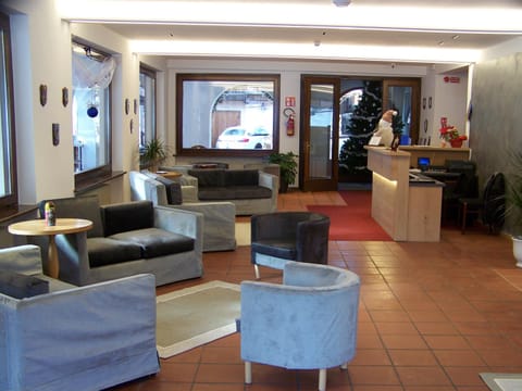 Communal lounge/ TV room, Lobby or reception