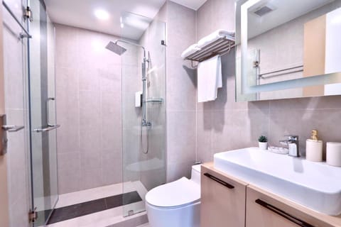 Shower, Toilet, Bathroom, towels