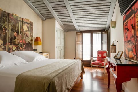 Bed, Photo of the whole room, Decorative detail