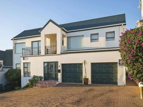 Eagles View Langebaan with Lagoon View House in Western Cape