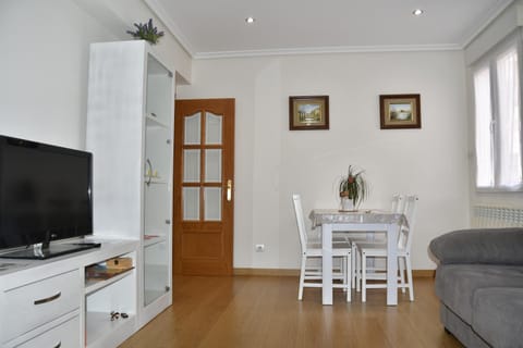 Communal lounge/ TV room, Living room, Seating area, Dining area