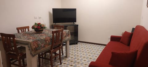 Communal lounge/ TV room, TV and multimedia