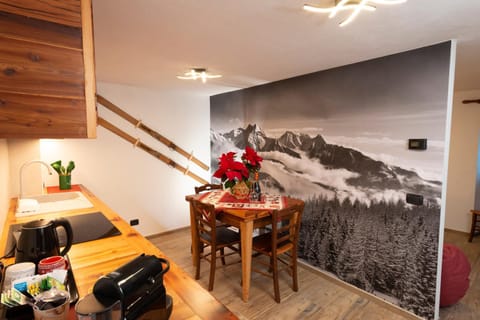 Decorative detail, Dining area