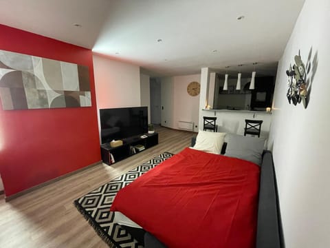 Communal lounge/ TV room, Bed, TV and multimedia, Living room, Photo of the whole room, Bedroom